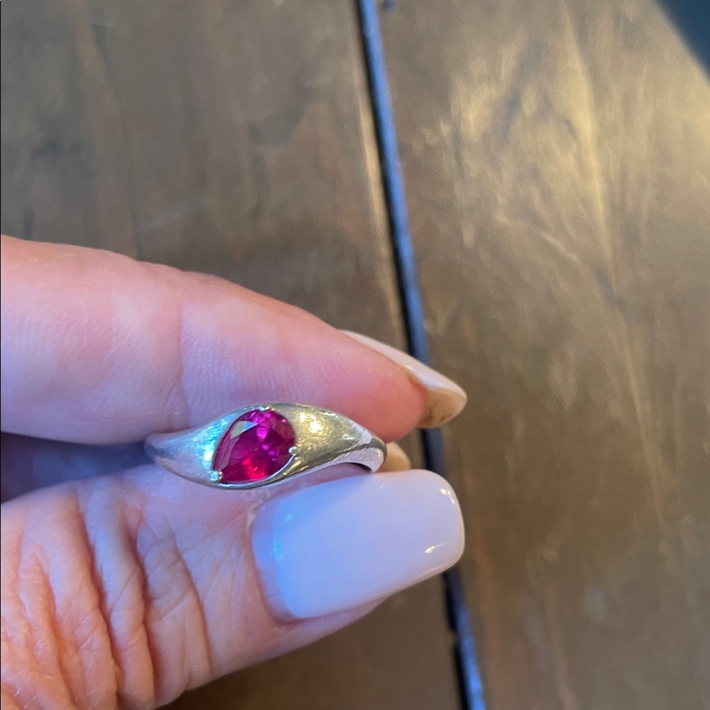 Silpada stamped 092 Sterling Silver Teardrop Ruby-Red classy Ring